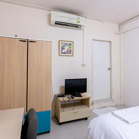 Freesia Saladaeng Silom Apartments Бангкок Екстер'єр фото