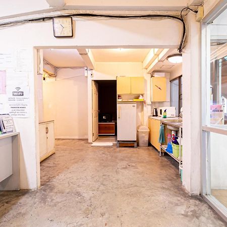 Freesia Saladaeng Silom Apartments Бангкок Екстер'єр фото