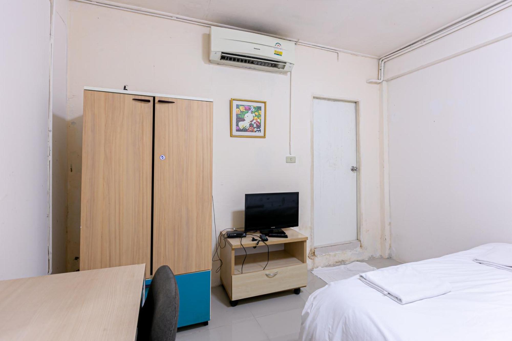 Freesia Saladaeng Silom Apartments Бангкок Екстер'єр фото
