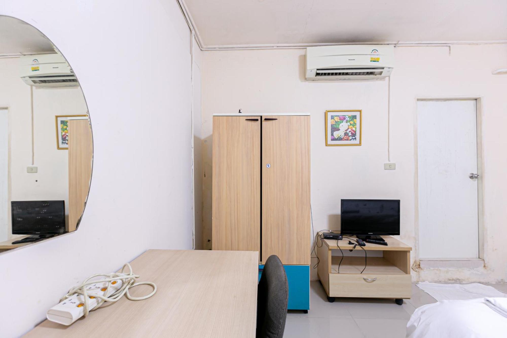 Freesia Saladaeng Silom Apartments Бангкок Екстер'єр фото