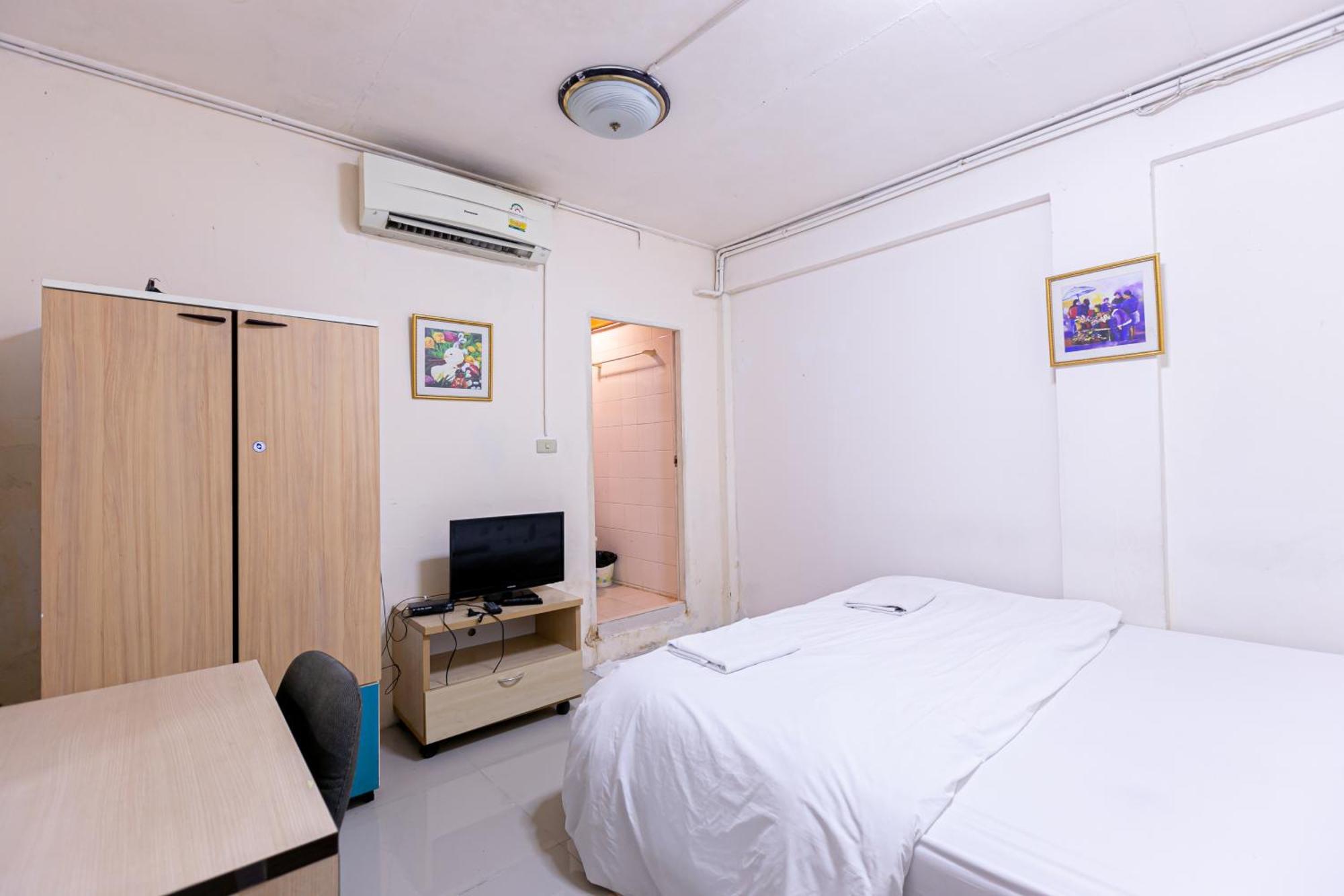 Freesia Saladaeng Silom Apartments Бангкок Екстер'єр фото