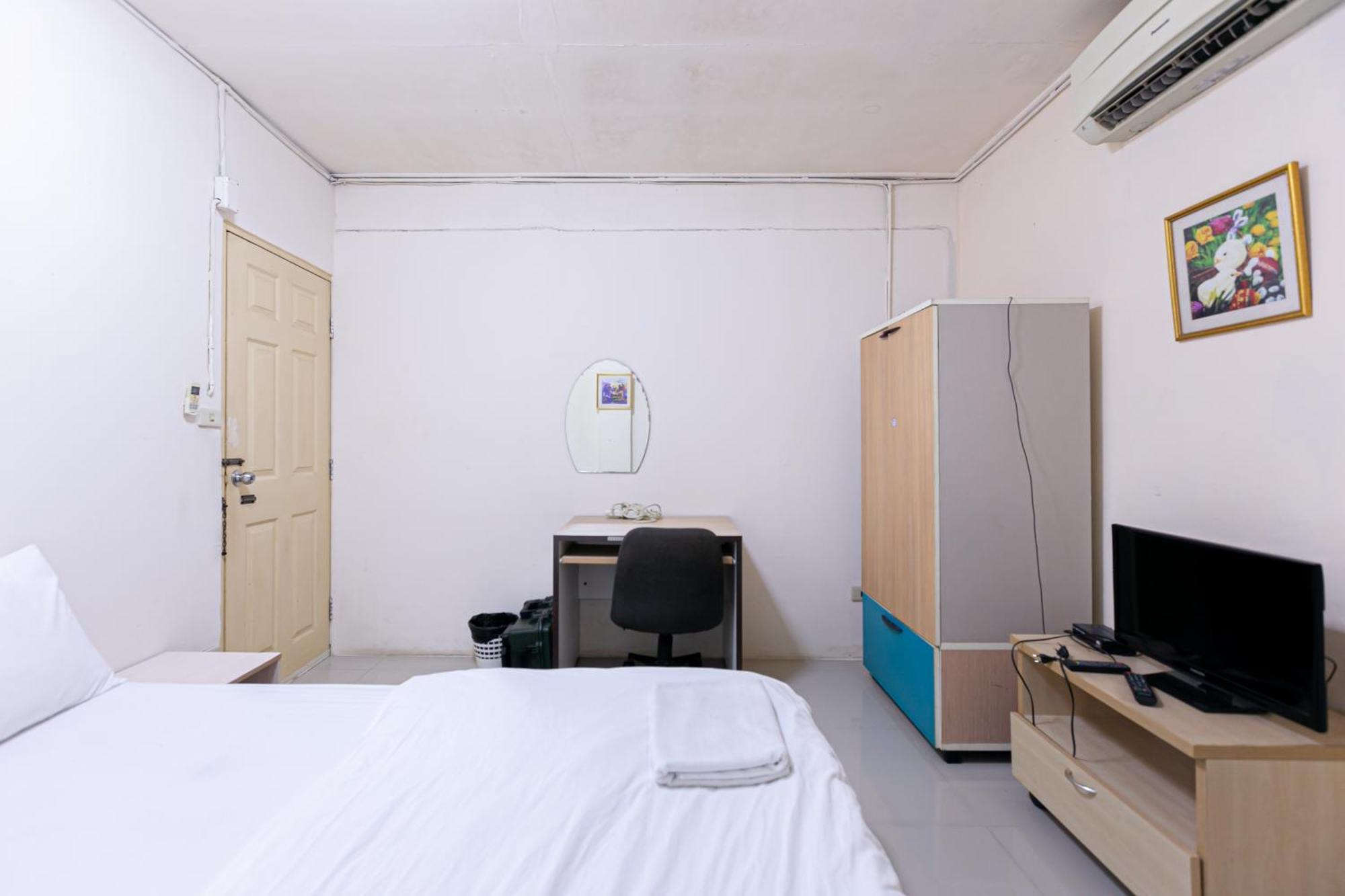 Freesia Saladaeng Silom Apartments Бангкок Екстер'єр фото