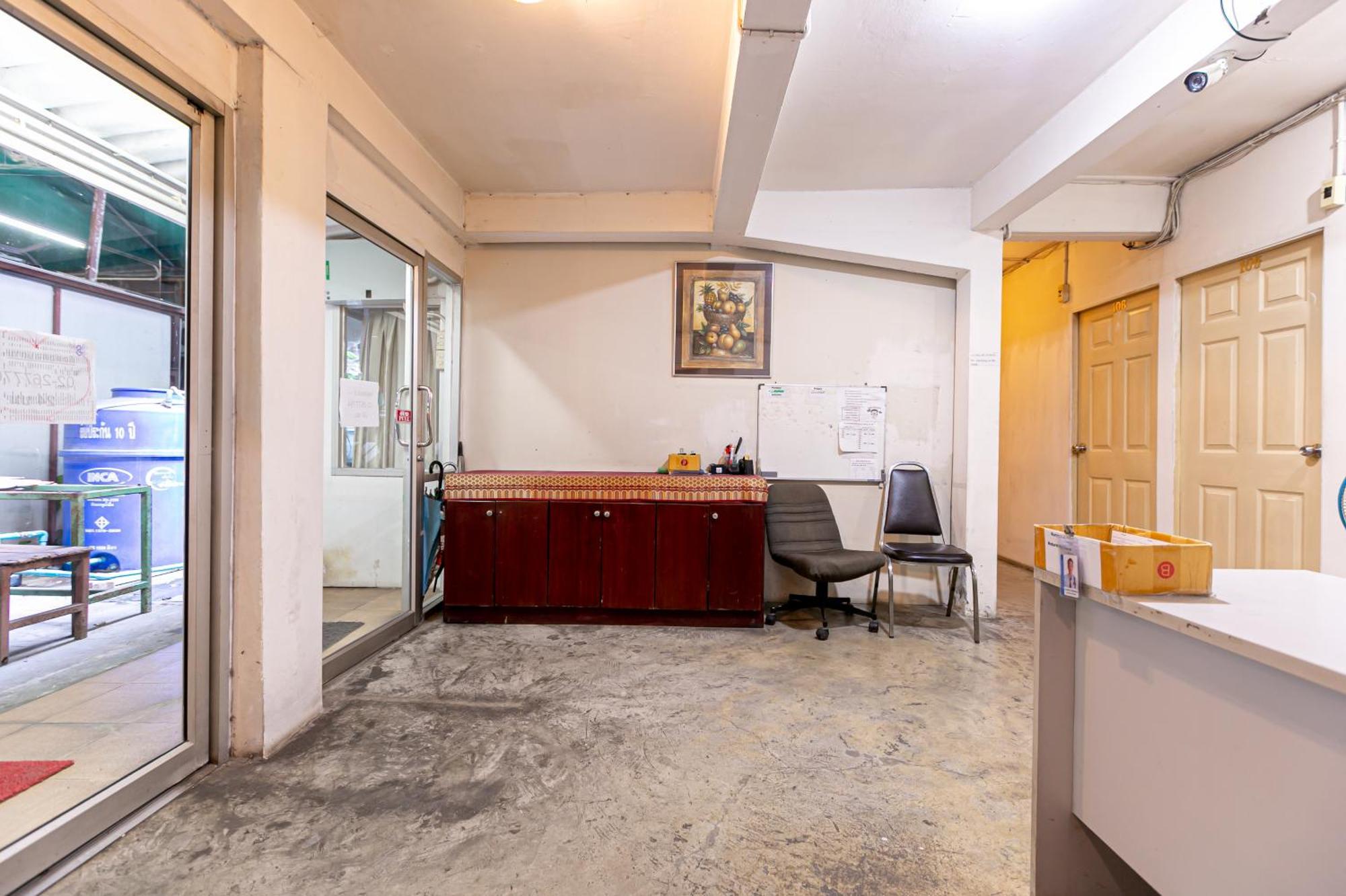 Freesia Saladaeng Silom Apartments Бангкок Екстер'єр фото