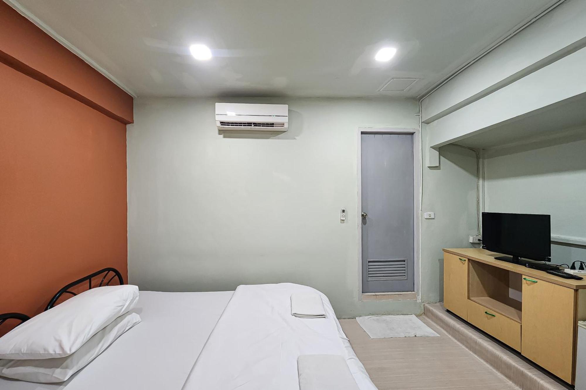 Freesia Saladaeng Silom Apartments Бангкок Екстер'єр фото