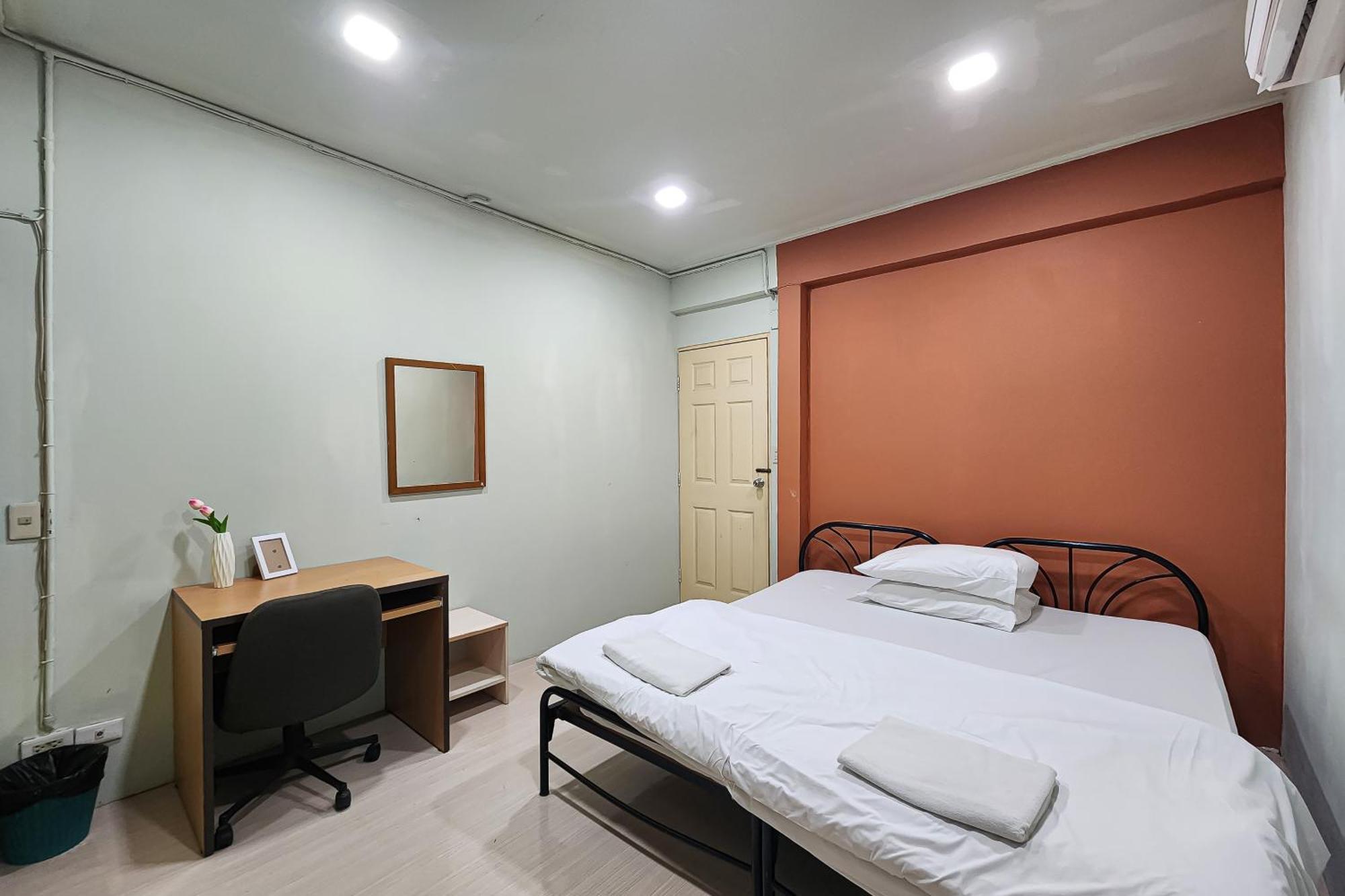 Freesia Saladaeng Silom Apartments Бангкок Екстер'єр фото