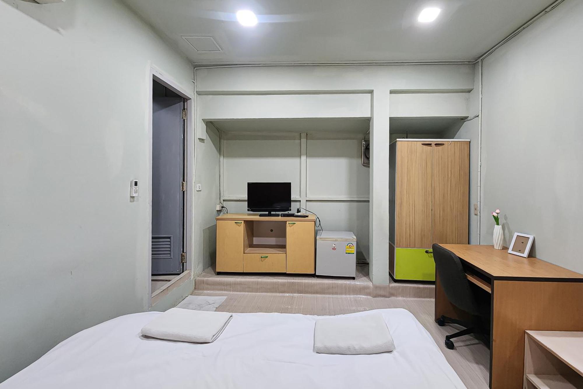 Freesia Saladaeng Silom Apartments Бангкок Екстер'єр фото