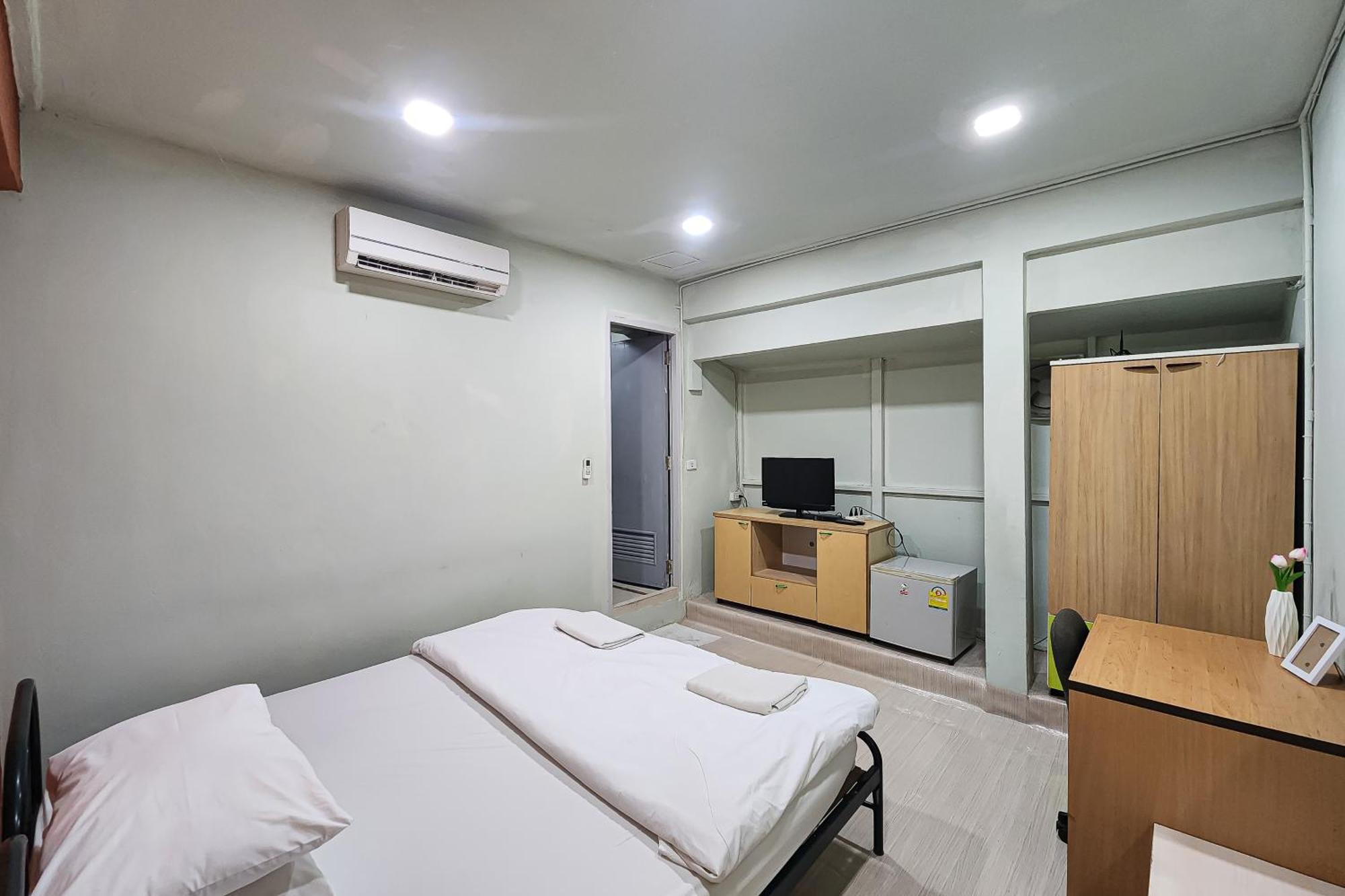 Freesia Saladaeng Silom Apartments Бангкок Екстер'єр фото