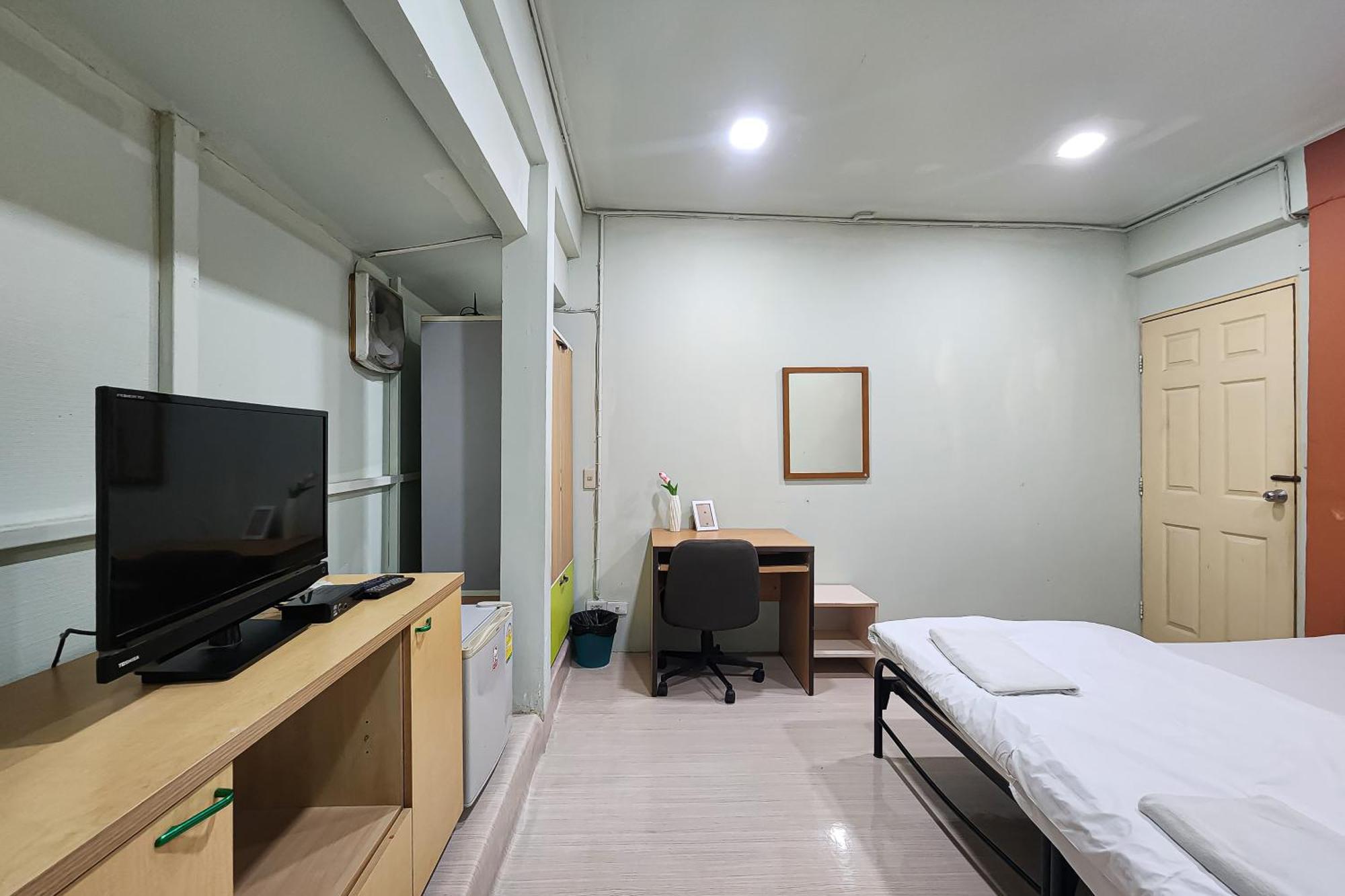 Freesia Saladaeng Silom Apartments Бангкок Екстер'єр фото