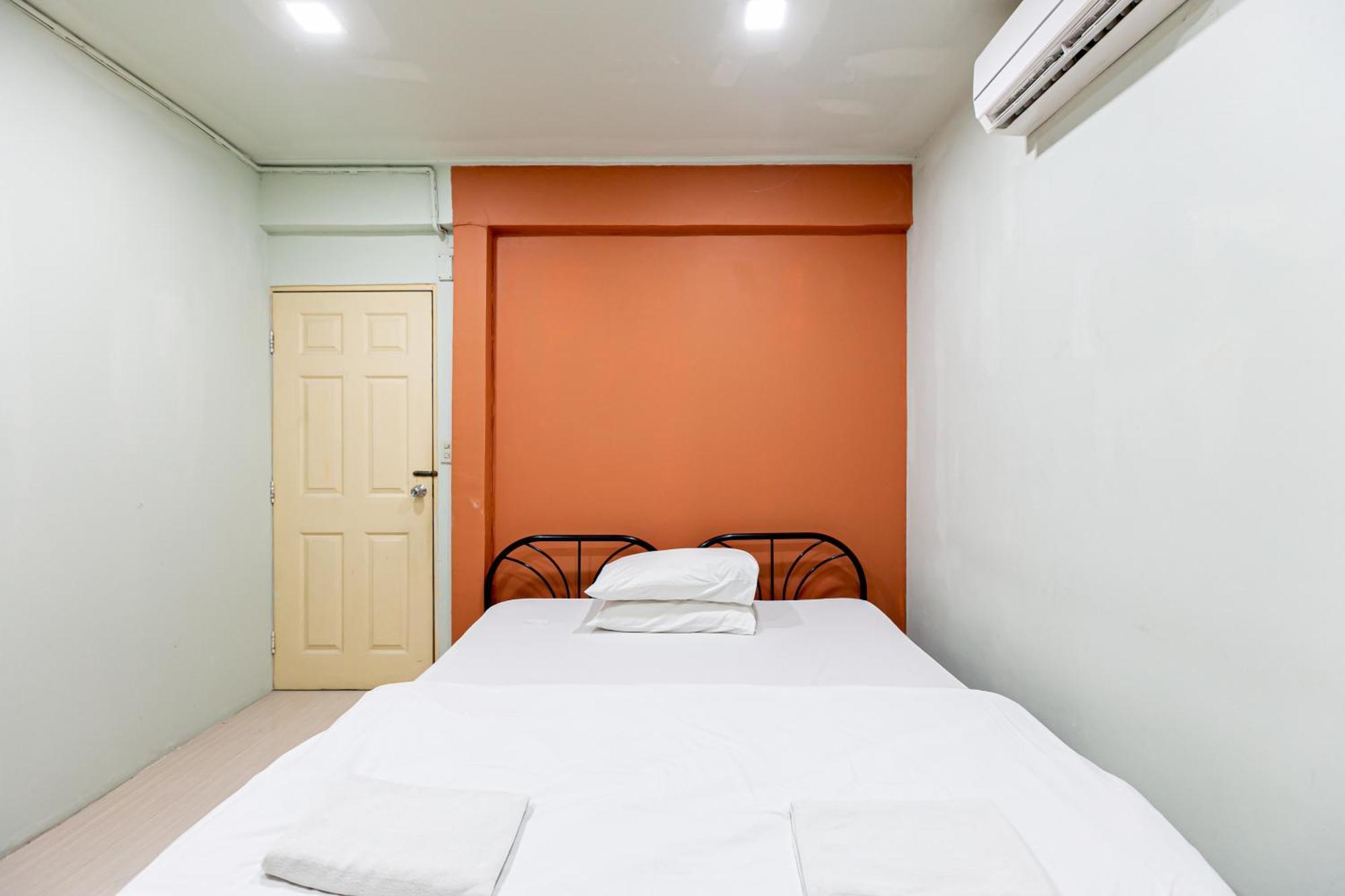 Freesia Saladaeng Silom Apartments Бангкок Екстер'єр фото