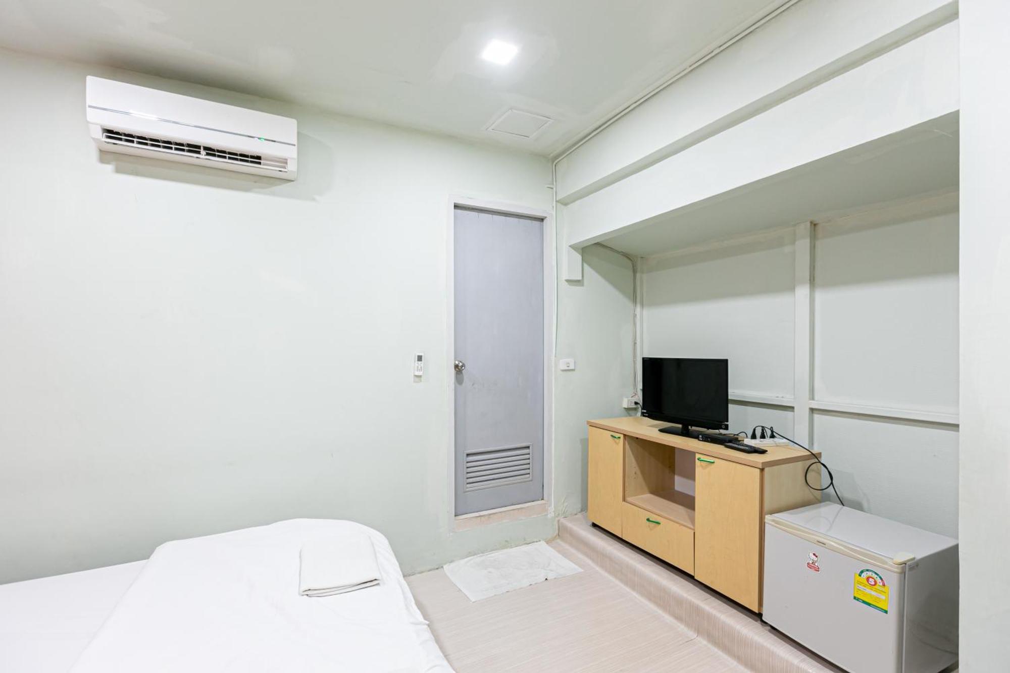 Freesia Saladaeng Silom Apartments Бангкок Екстер'єр фото